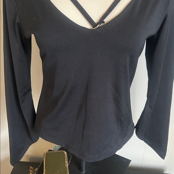 Vintage Y2K, 2000s klueless top black with flare sleeves made in the USA 🇺🇸 - Picture 3 of 5